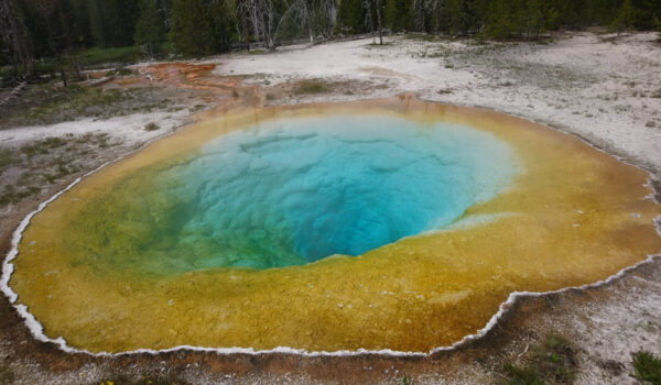 Morning Glory pool Morning Glory pool